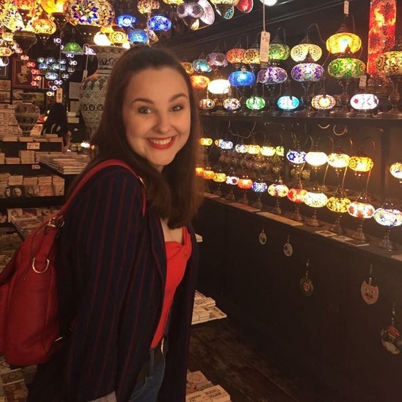 Meet your Posher, Amanda - Picture 4 of 7